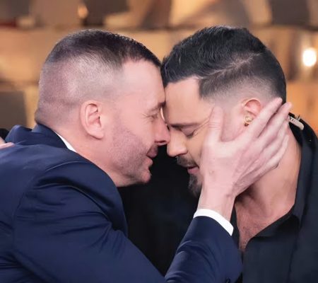 Rocco Casalino: “Vorrei un figlio con il mio compagno, lui addirittura quattro”. Poi le parole su Giuseppe Conte fanno discutere rocco casalino compagno alejandro desiderio figlio
