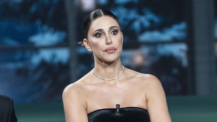 Belén Rodriguez, ore di tensione a Milano: urla in casa, Polizia e 118 a Brera. E spunta il retroscena sull’Isola dei Famosi Belén Rodriguez e l’intervento dei soccorsi nell’appartamento a Brera, Milano