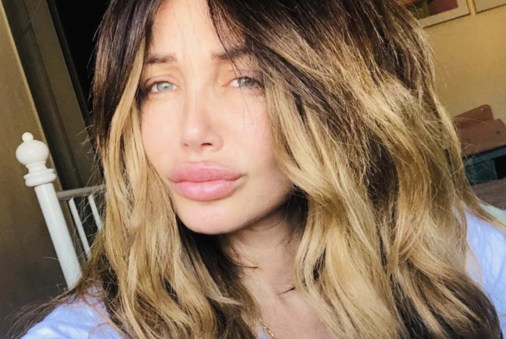 Deianira Marzano influencer ed esperta di gossip famosa su Instagram