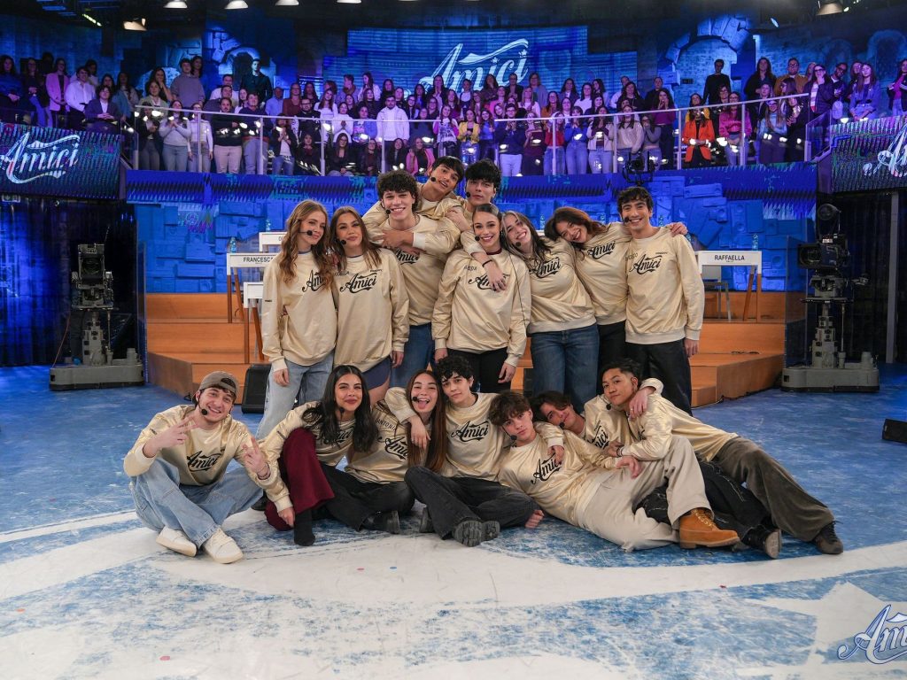 Chi esce stasera ad Amici? Anticipazioni, eliminati, ballottaggi e cosa sappiamo dopo la finale Chi esce stasera ad Amici, anticipazioni sugli eliminati e ballottaggi del Serale