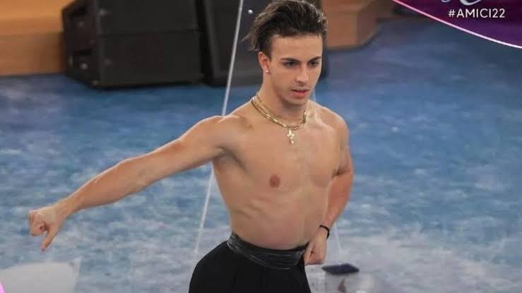 Chi è Mattia Zenzola: età, Amici, Maddalena Svevi, danza e vita privata Mattia Zenzola vincitore di Amici 22 e ballerino legato a Maddalena Svevi