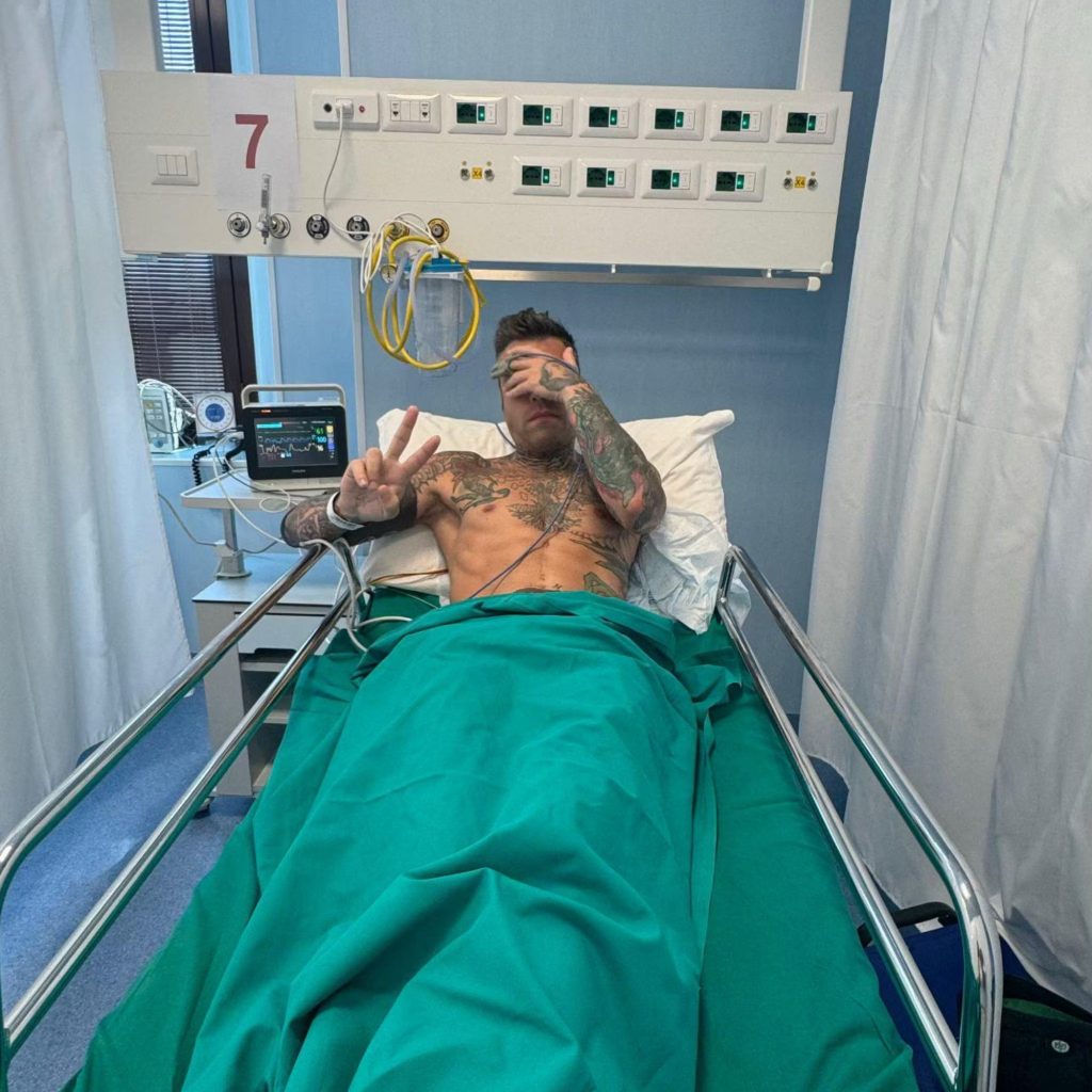 Fedez ricoverato al Fatebenefratelli: come sta e l’ipotesi sulla vecchia ulcera
