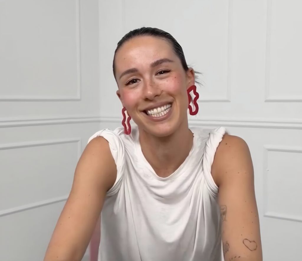 Aurora Ramazzotti a Ballando con le Stelle 2026, è ufficiale: «Sono scoordinata, non so ballare». È la seconda concorrente