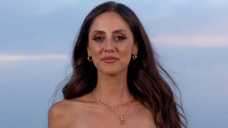Chi è Giorgia Angeloni, nuova tronista di Uomini e Donne: età, studi, lavoro, le sorelle e la malattia del padre Giorgia Angeloni a Uomini e Donne