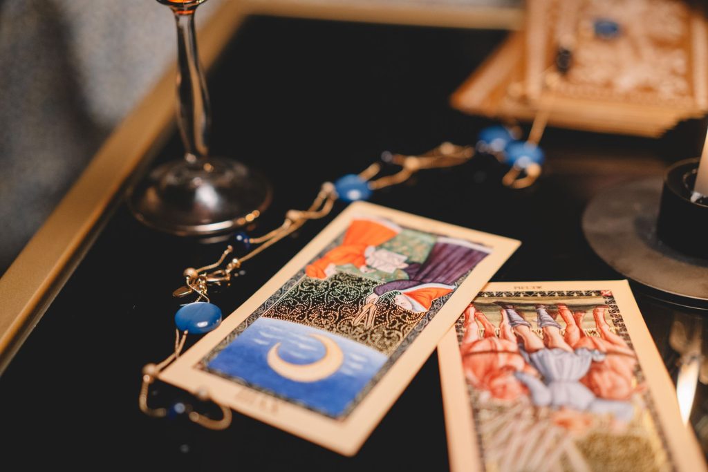 Oroscopo agosto 2026, le pagelle dei 12 segni: amore, lavoro, fortuna e voti del mese