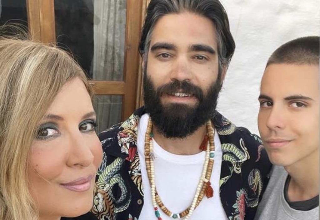 Leon Pappalardo, chi è il figlio di Selvaggia Lucarelli: 21 anni, il lavoro nella ristorazione e il rapporto con i genitori