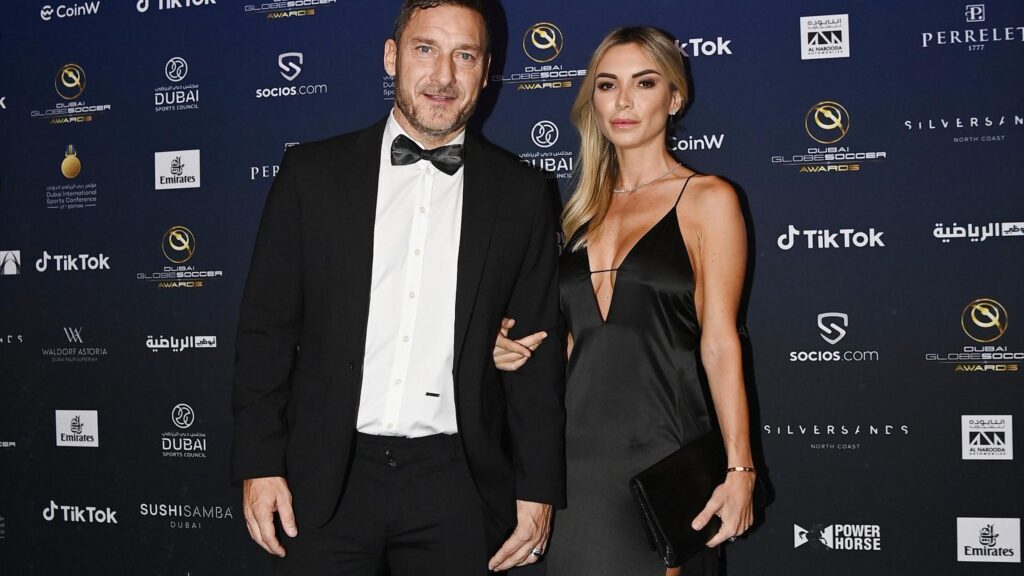 Francesco Totti e Noemi Bocchi insieme ai Globe Soccer Awards di Dubai