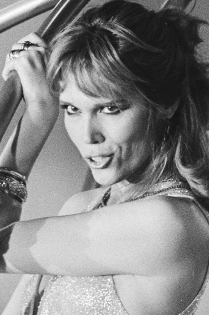 Amanda Lear fotografata nel 1978, protagonista di Verissimo del 18 ottobre 2026