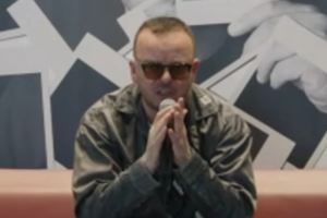 Gigi D’Alessio durante un’intervista a Funweek nel 2024, foto di repertorio