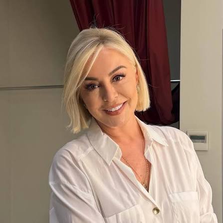 Gülenay Kalkan, chi è Feride di Forbidden Fruit: età, carriera, marito Tarık Ünlüoğlu e vita privata Gülenay Kalkan, attrice interprete di Feride in Forbidden Fruit