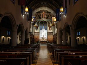 Interno di una chiesa a Chicago, immagine di repertorio non riferita alla tragedia in Ecuador