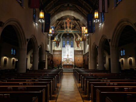 Interno di una chiesa a Chicago, immagine di repertorio non riferita alla tragedia in Ecuador