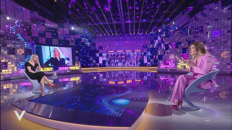 Michelle Hunziker a Verissimo oggi: orario, Giulio Berruti e il ritorno con Zelig 30 Michelle Hunziker ospite a Verissimo
