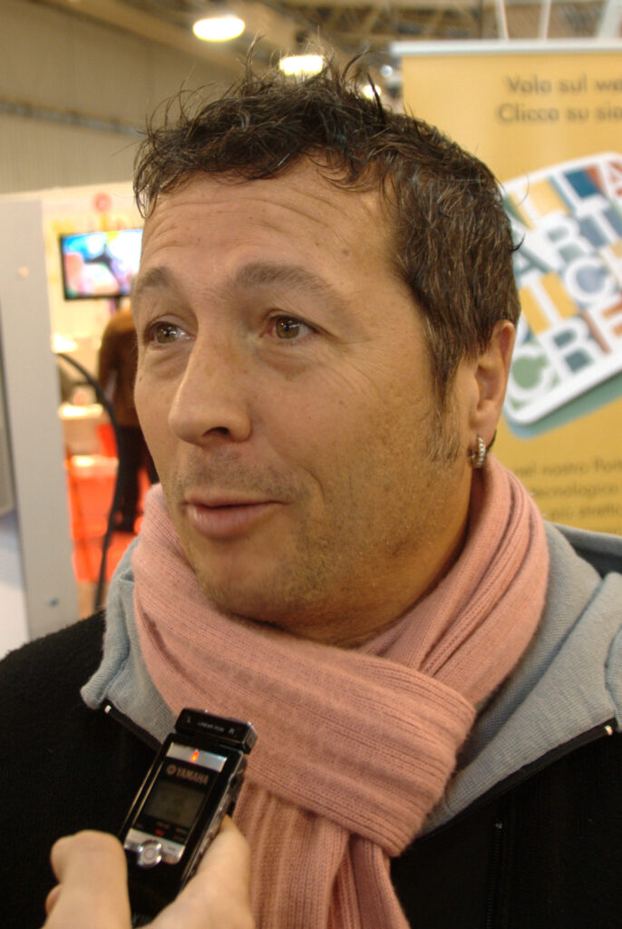 Paolo Belli, chi è: età, moglie Deanna, figlio Vladik, carriera e ruolo a Ballando 2026 Paolo Belli durante un’intervista al MEI di Faenza